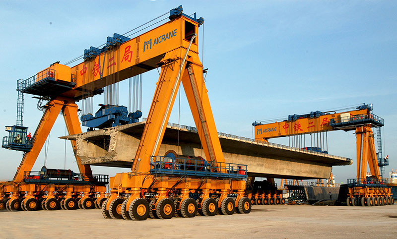 Straddle Carrier Crane